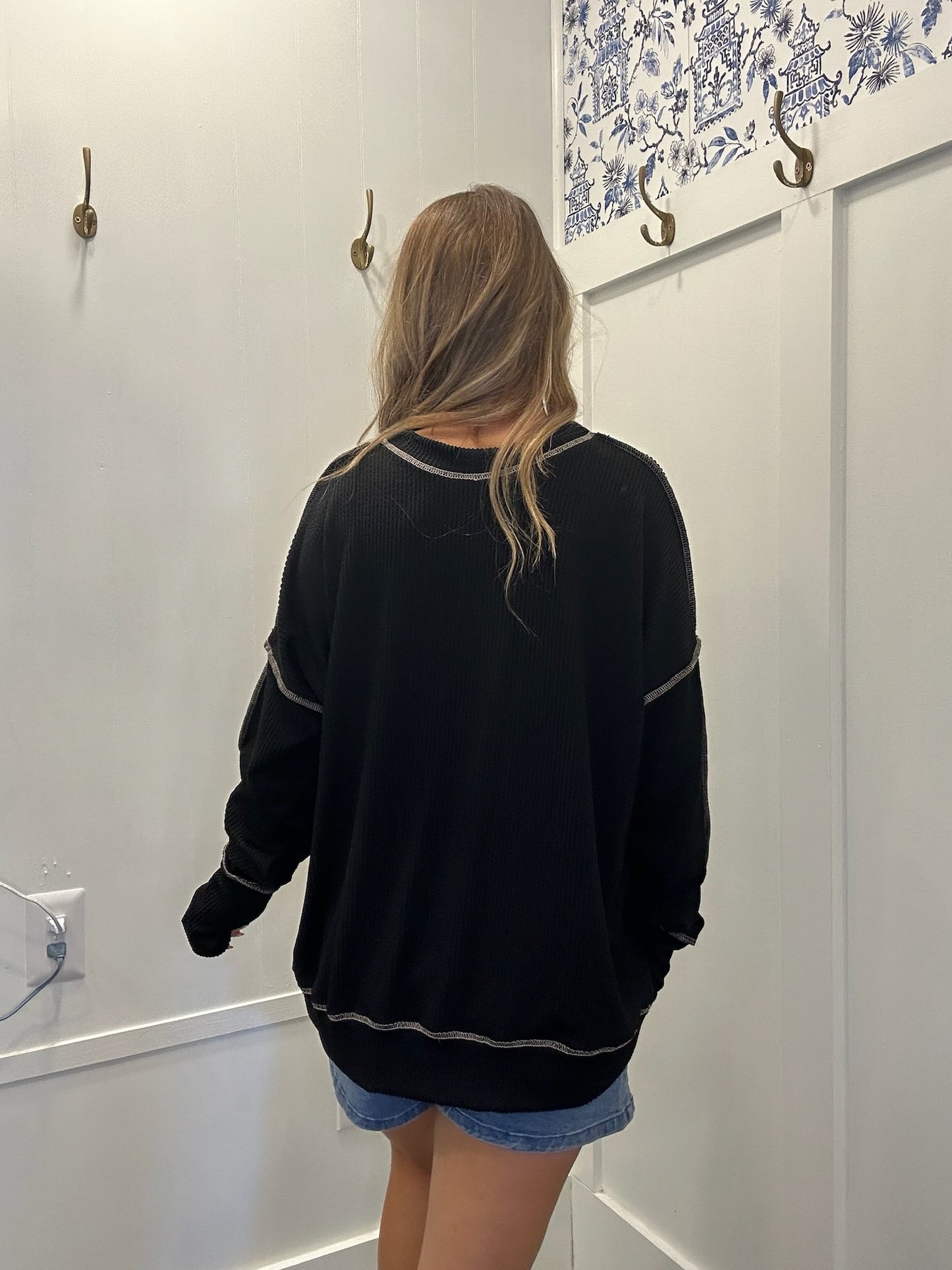 OVERSIZED SWEATSHIRT WITH THUMB HOLE