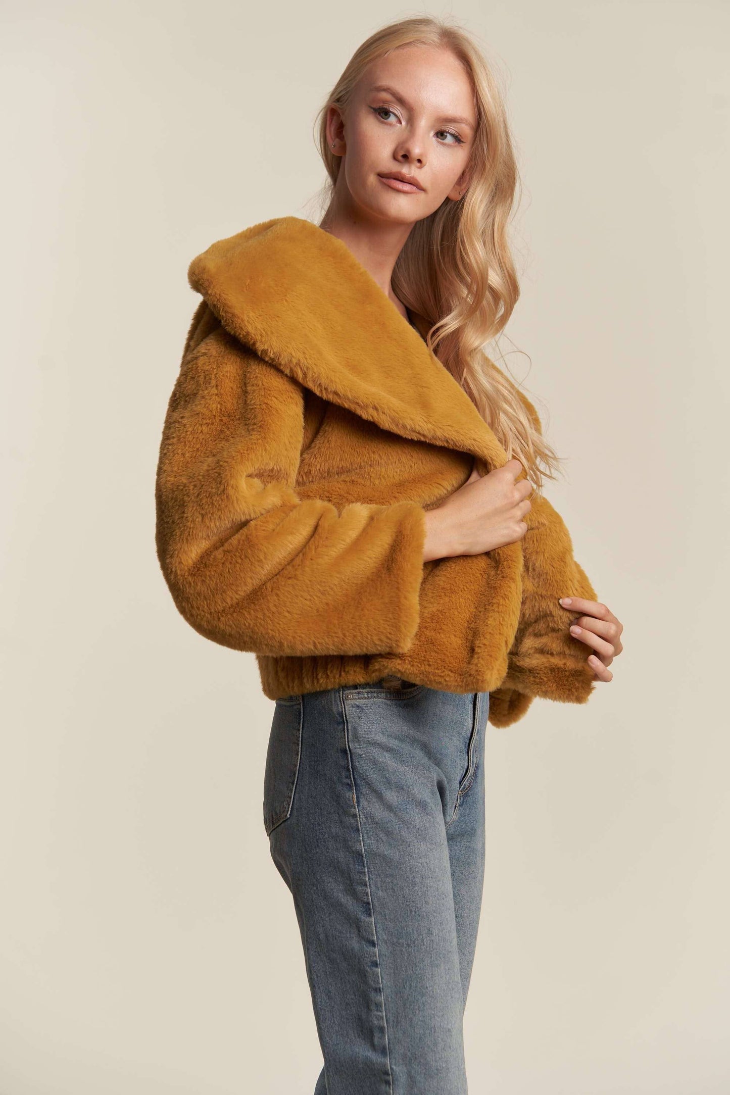 FAUX FUR SNAP CLOSURE ELASTIC WAIST LONGSLEEVE JACKET