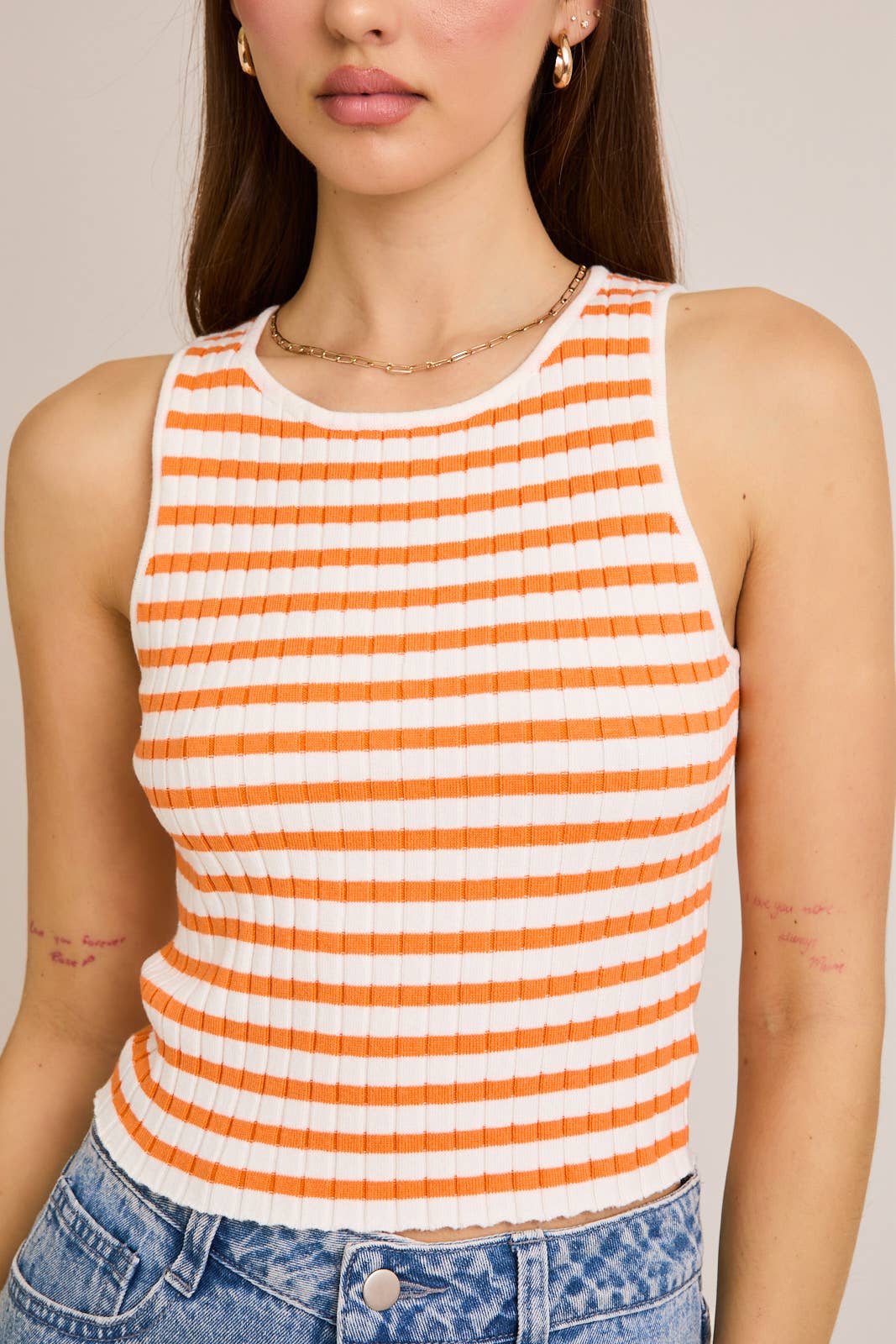 SLEEVELESS ROUND NECK STRIPED RIB SWEATER TOP