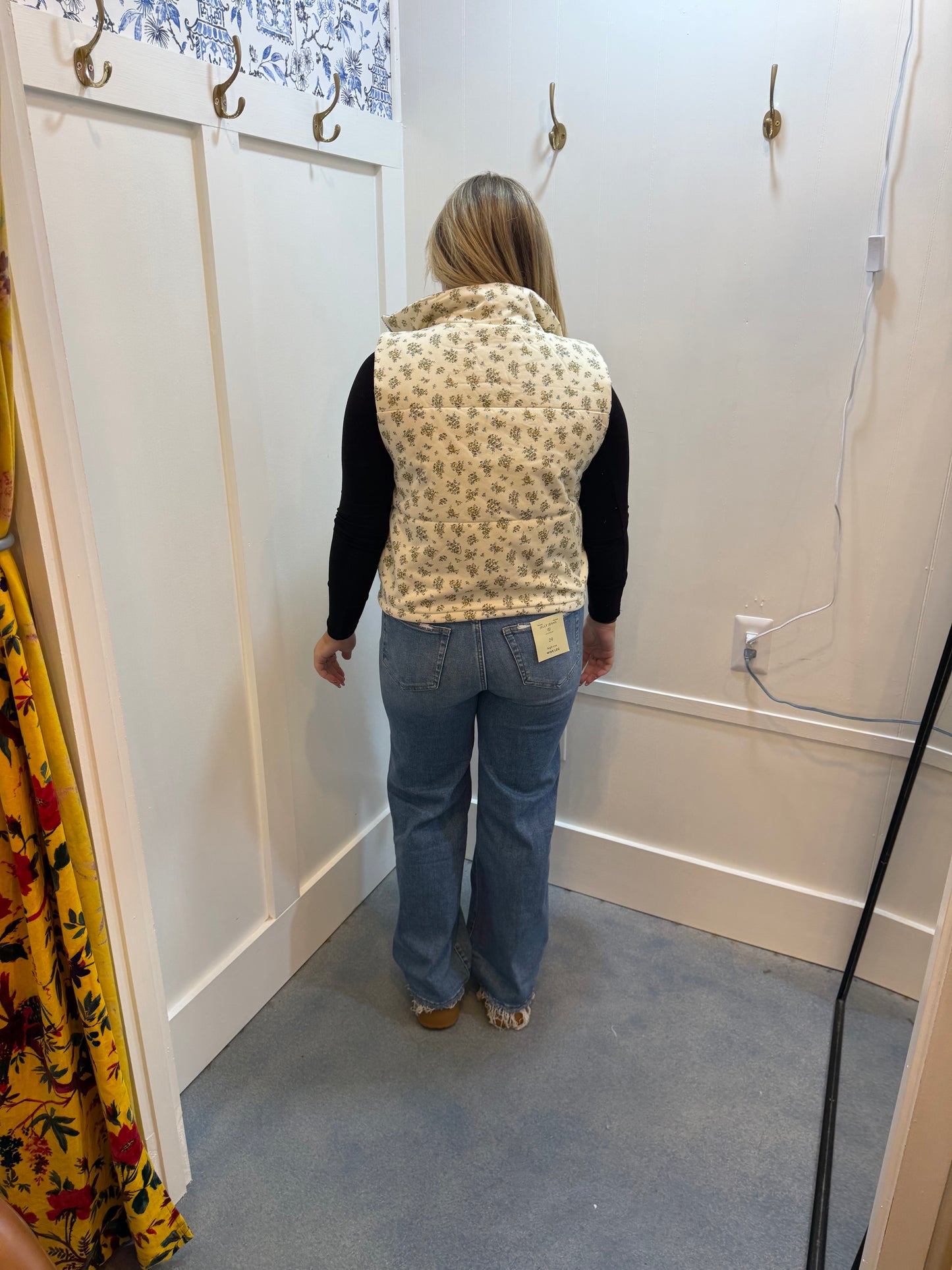 FLORAL ZIP-UP PUFFER VEST