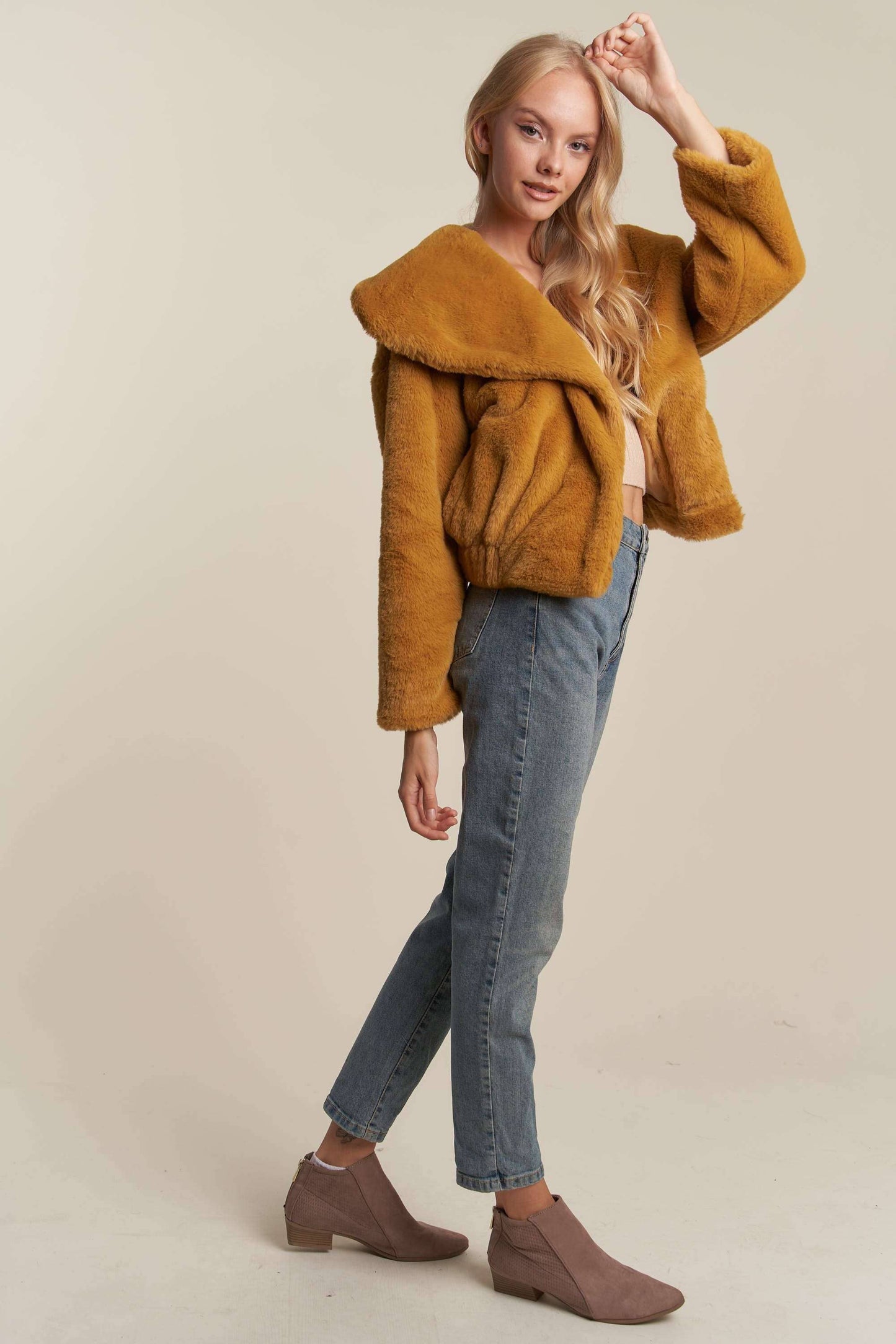 FAUX FUR SNAP CLOSURE ELASTIC WAIST LONGSLEEVE JACKET