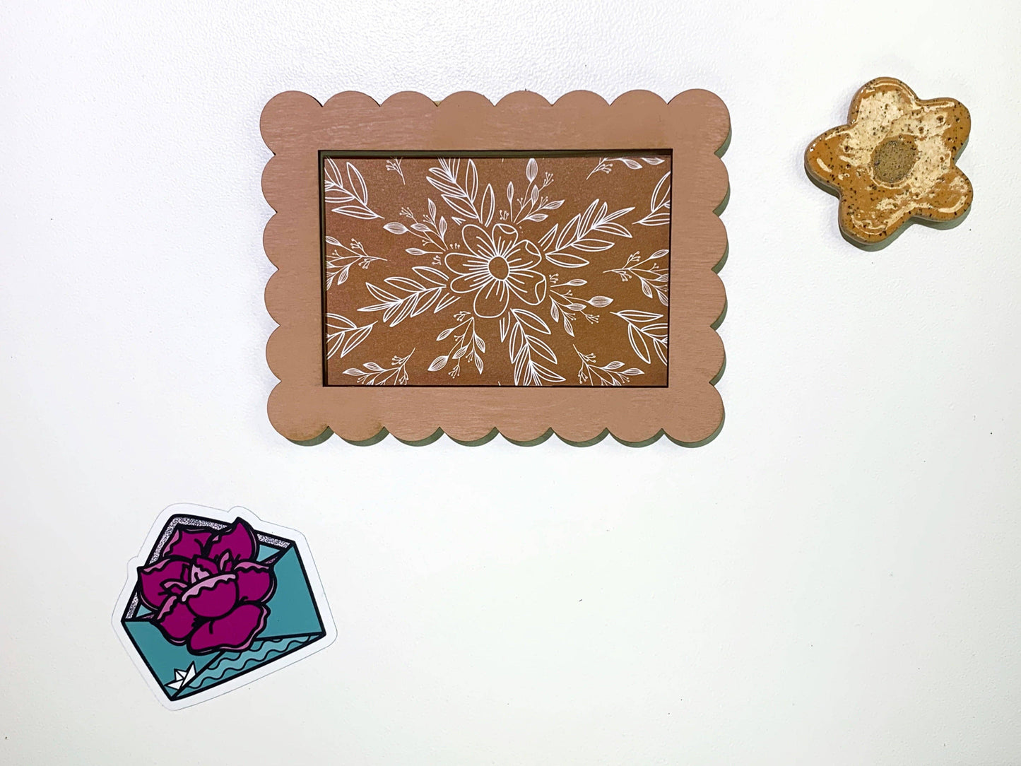 Wooden Scallop Magnet Frames