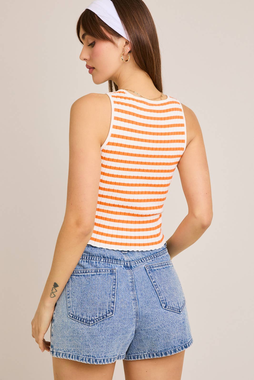SLEEVELESS ROUND NECK STRIPED RIB SWEATER TOP