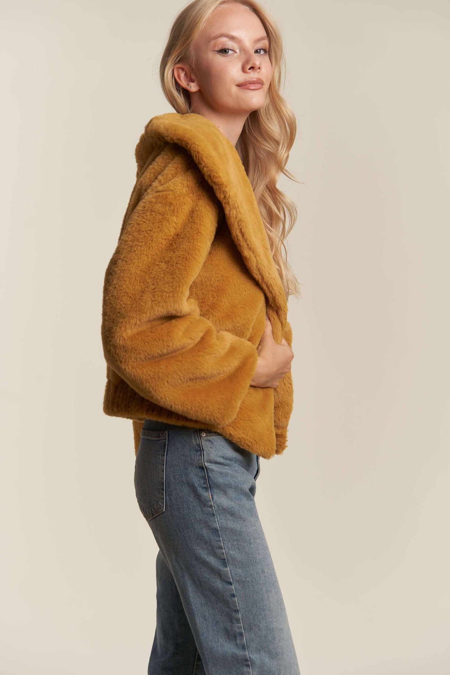 FAUX FUR SNAP CLOSURE ELASTIC WAIST LONGSLEEVE JACKET
