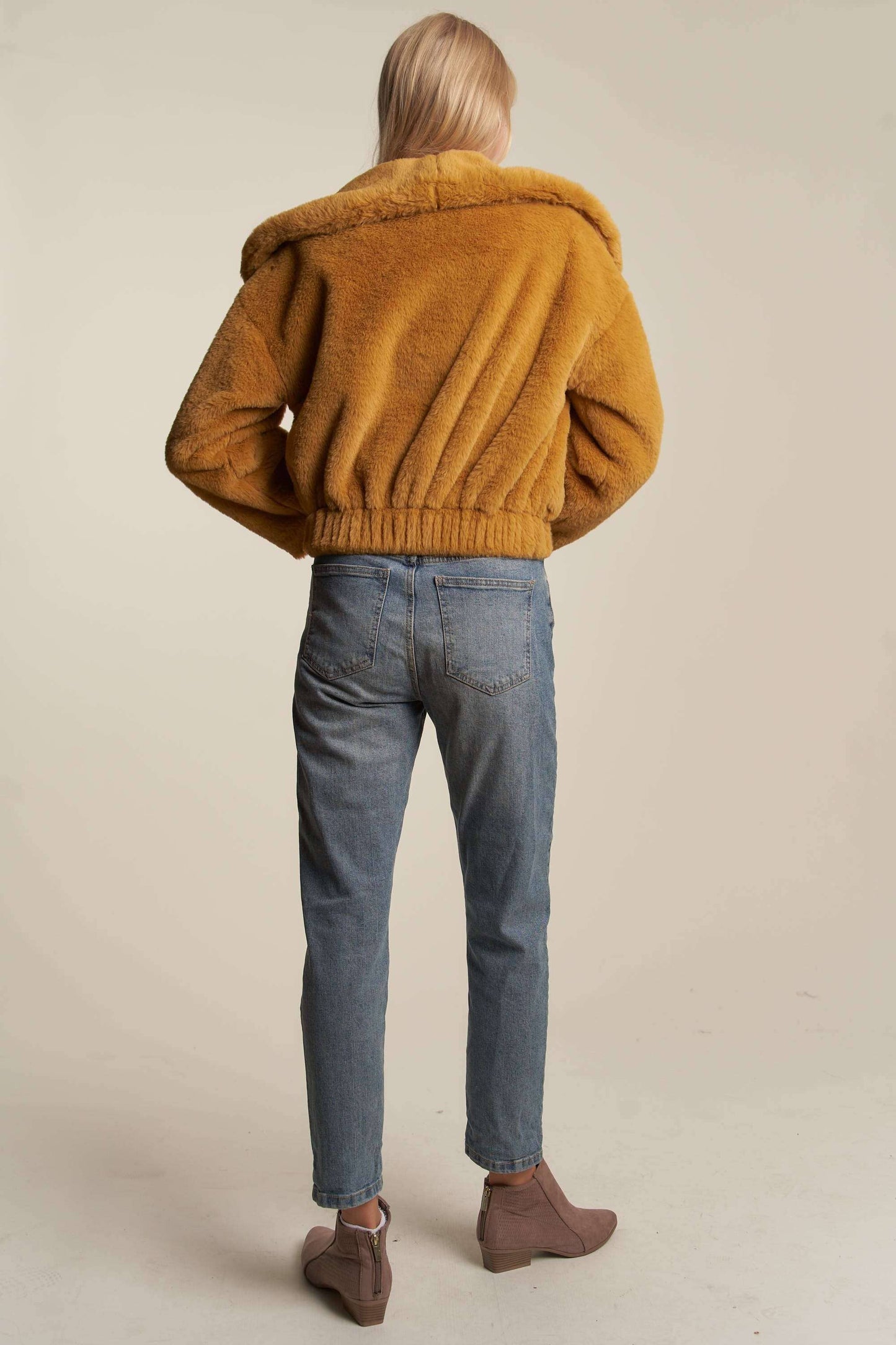 FAUX FUR SNAP CLOSURE ELASTIC WAIST LONGSLEEVE JACKET