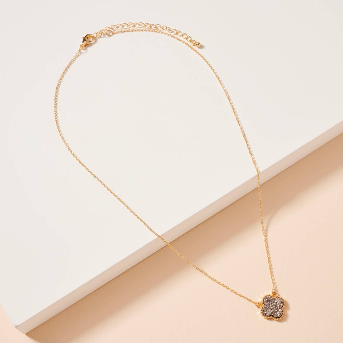 Flower Charm Druzy Stone Short Necklace