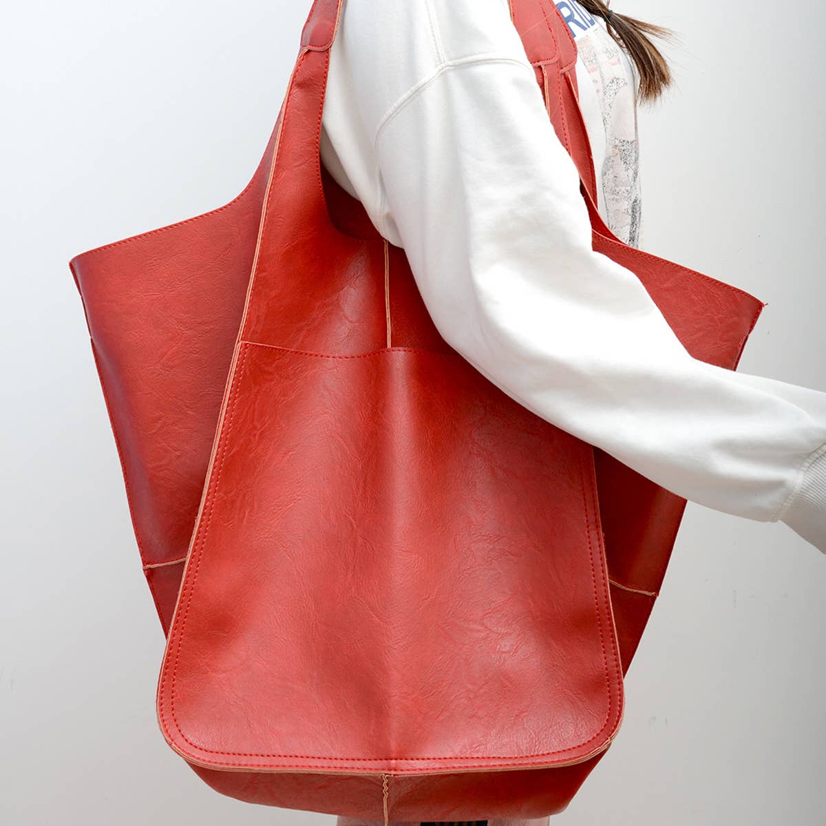 VINTAGE TOTE BAG WITH SPACIOUS STORAGE CAPACITY