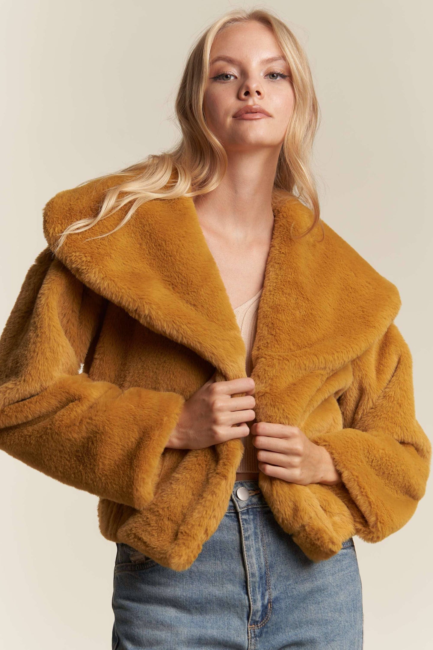 FAUX FUR SNAP CLOSURE ELASTIC WAIST LONGSLEEVE JACKET