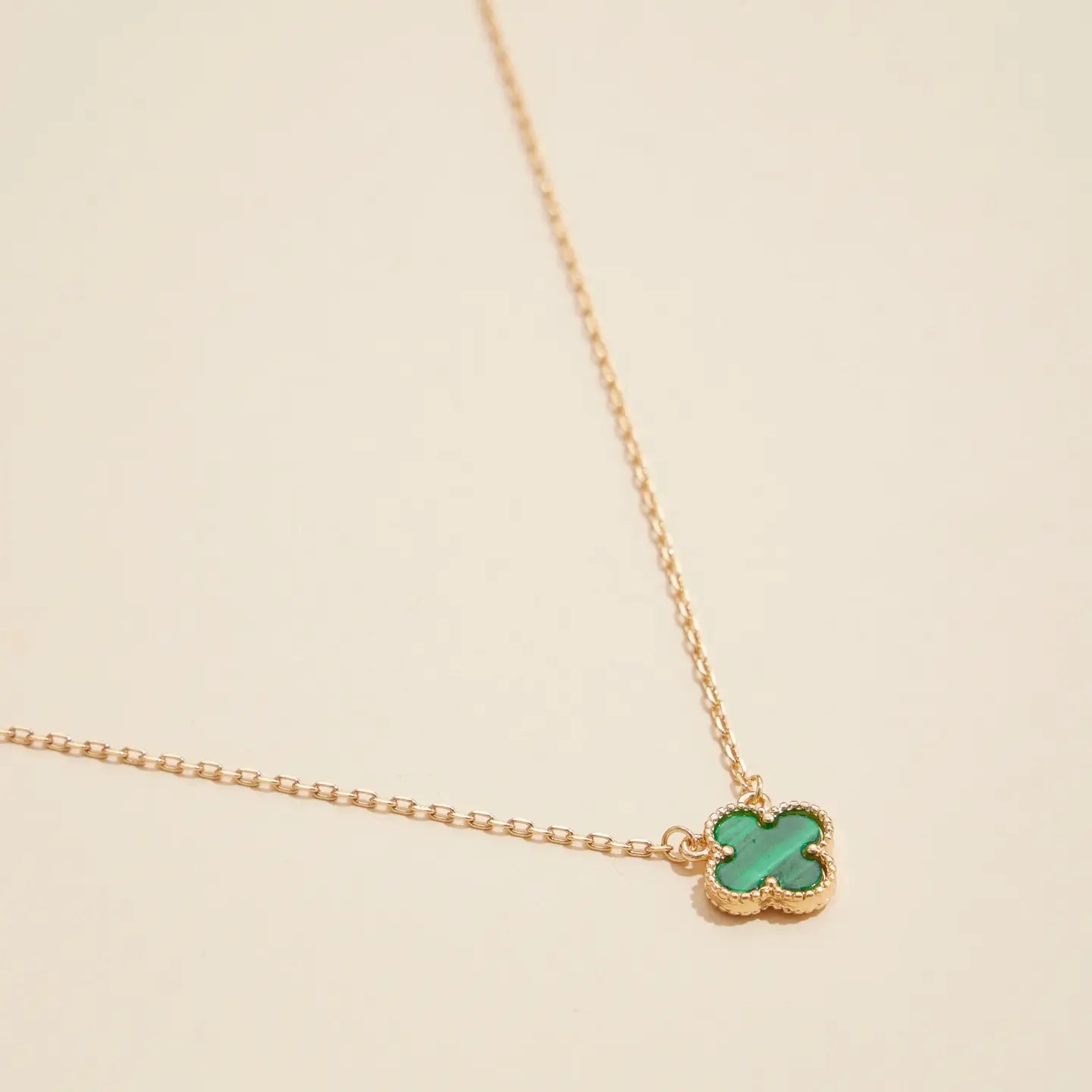 Single Flower Shell Charm Short Necklace