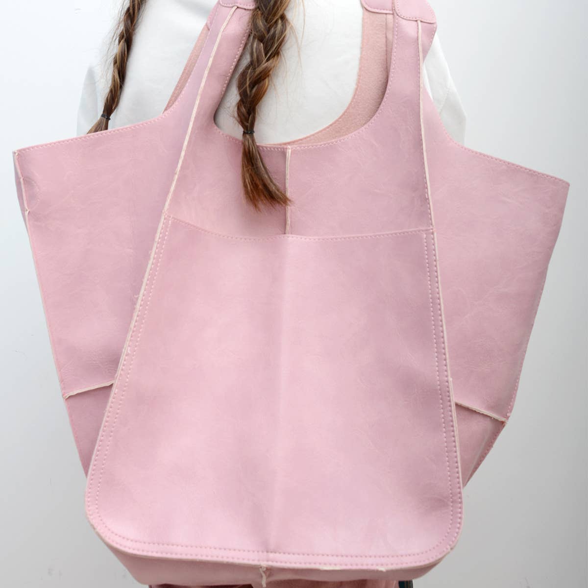 VINTAGE TOTE BAG WITH SPACIOUS STORAGE CAPACITY