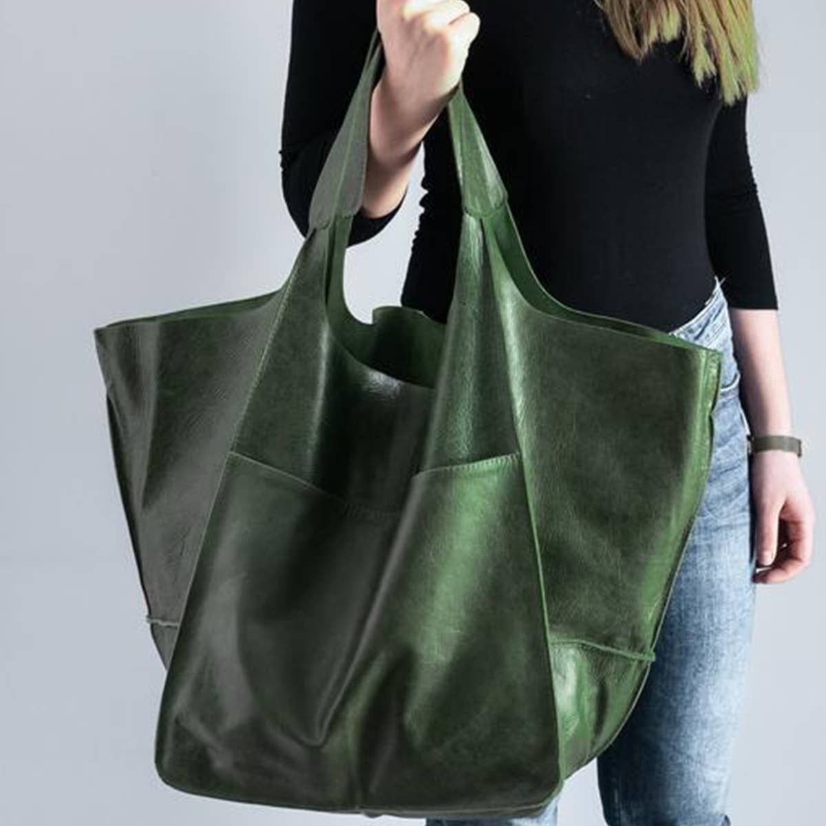 VINTAGE TOTE BAG WITH SPACIOUS STORAGE CAPACITY