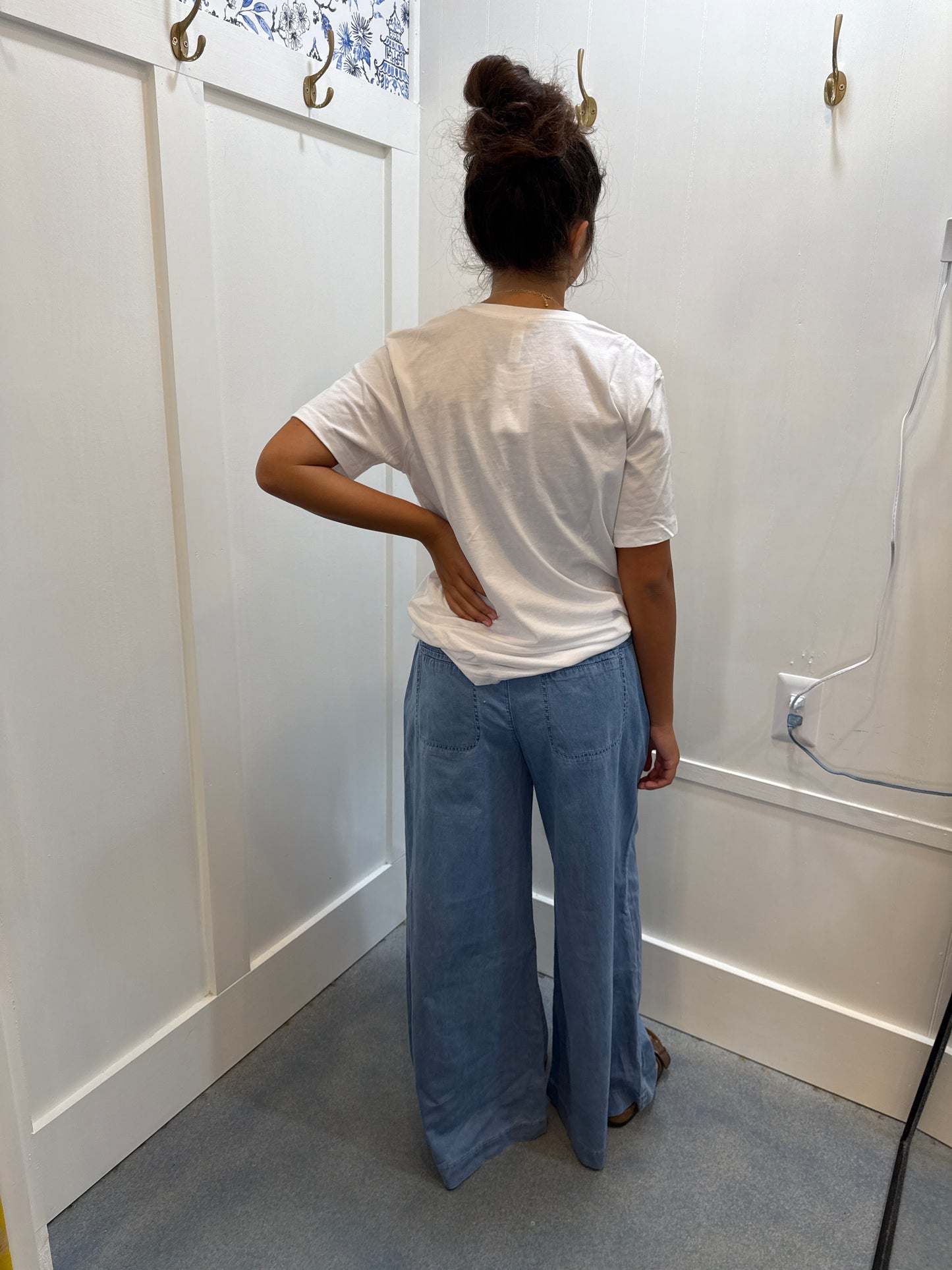 Mineral Wash Button Fly Waist Wide Leg Jeans