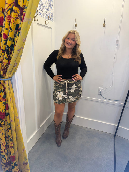 Camo printed exaggerated cargo pockets crochet mini skirt