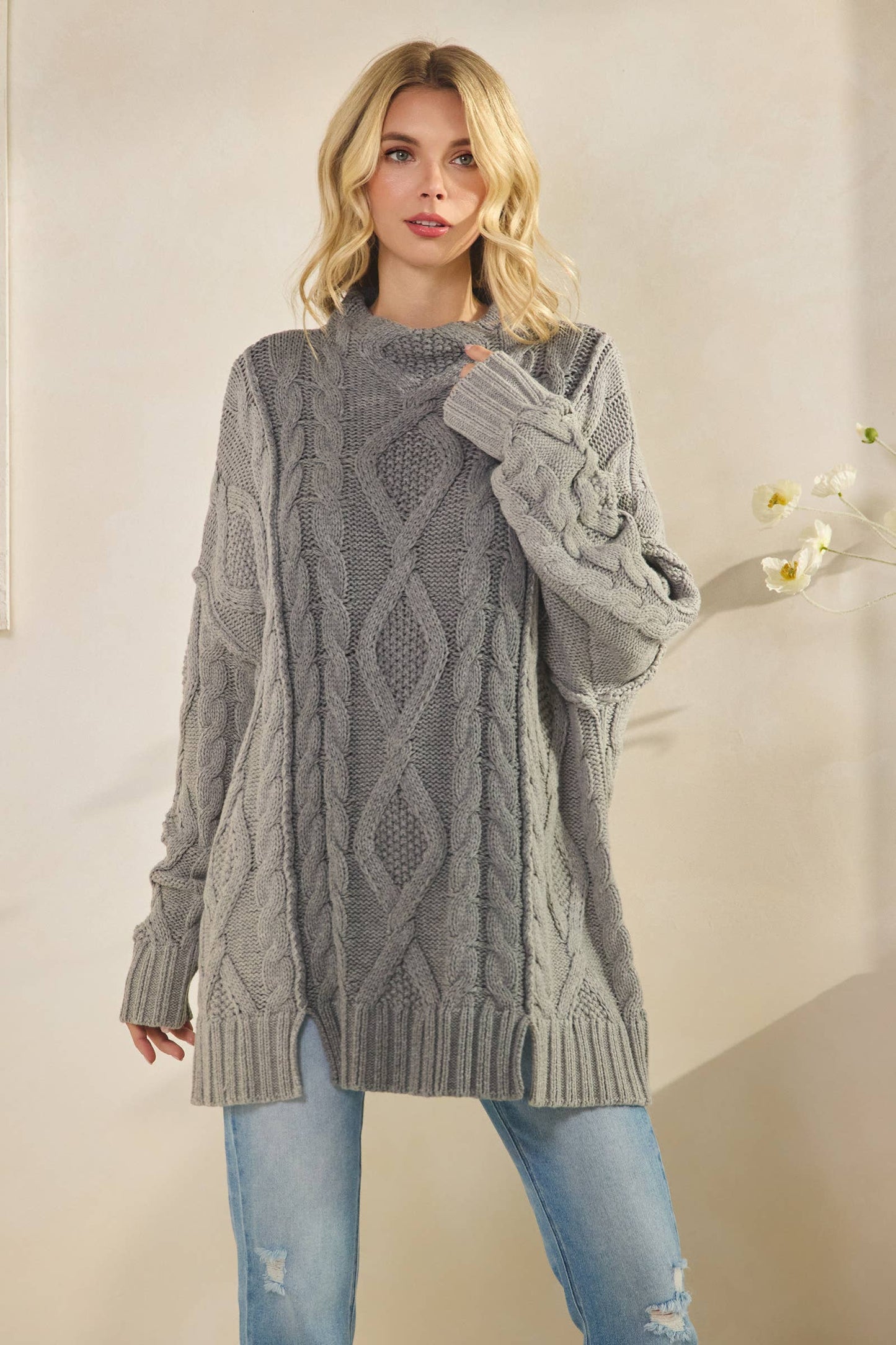 OVERSIZED KNIT DESIGN L/S ROUND NECK SWEATER