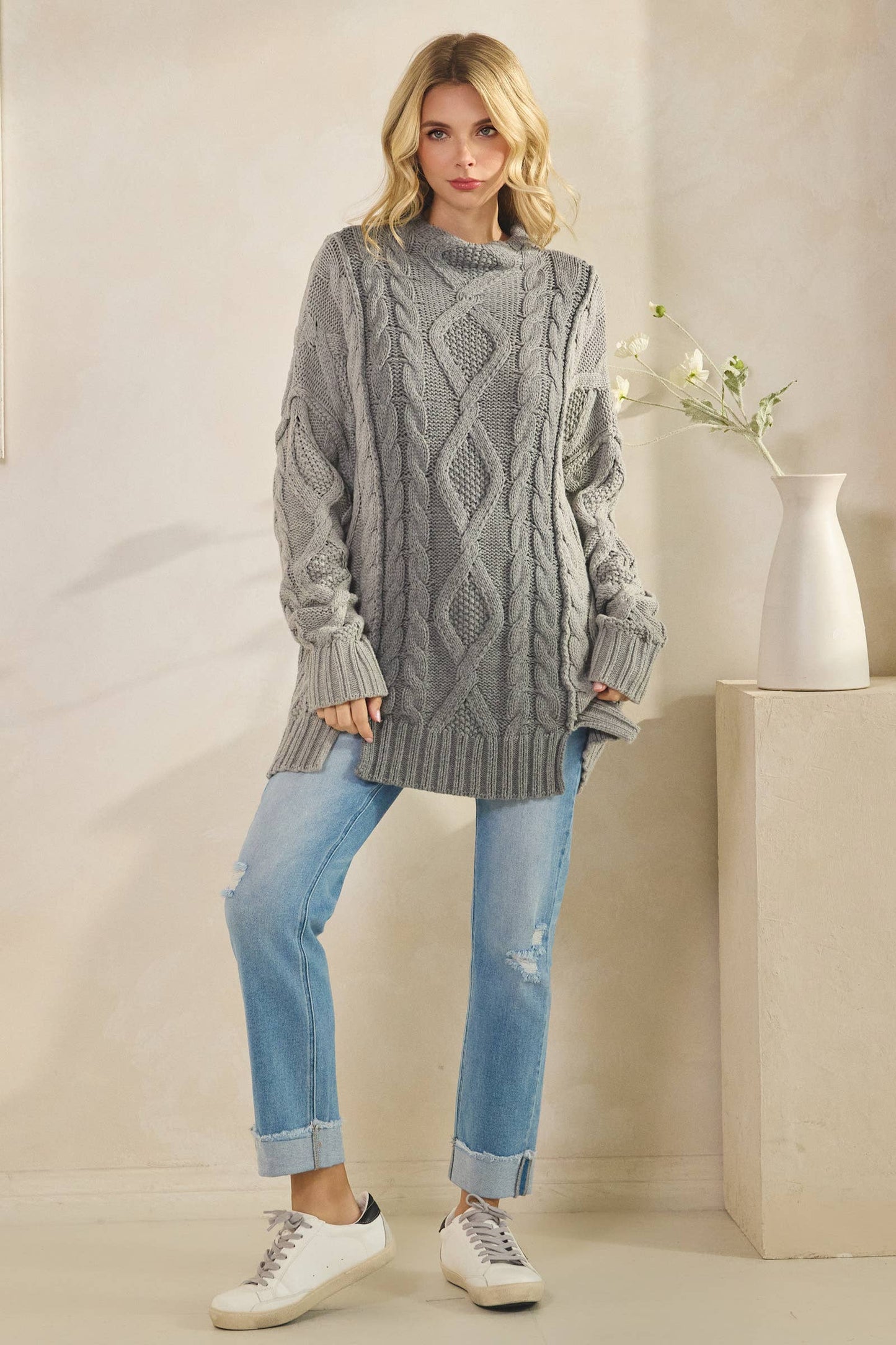 OVERSIZED KNIT DESIGN L/S ROUND NECK SWEATER