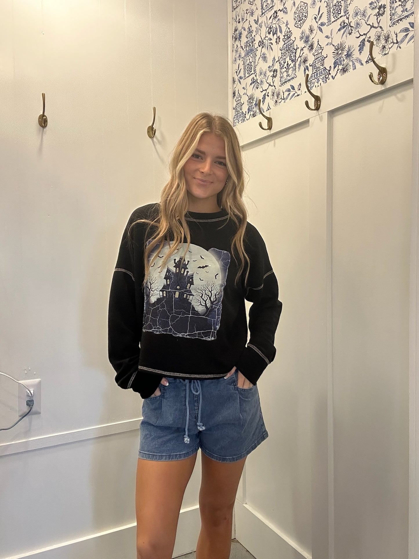 Oversized Crew Neck Top with Haunted House Halloween Print