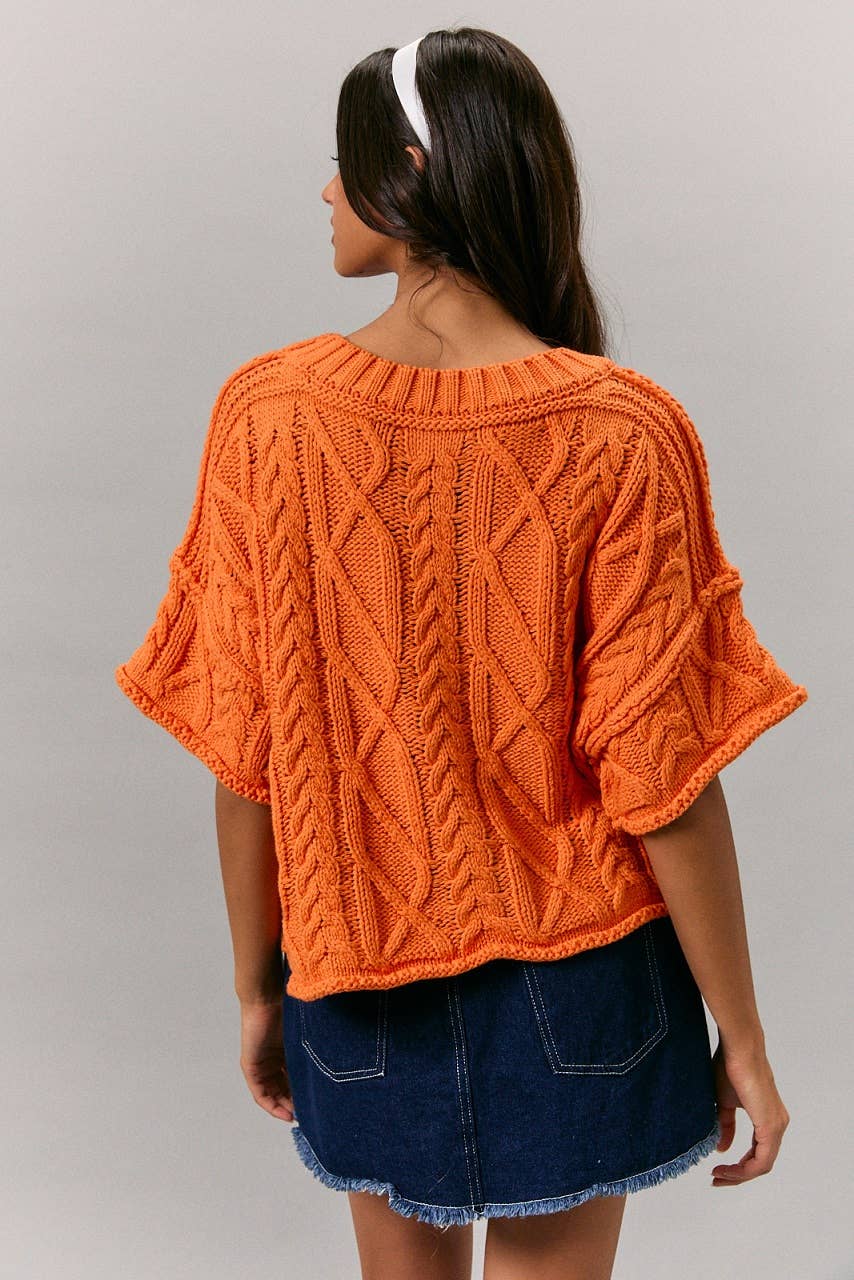 ROUND NECK SHORT SLEEVE KNIT SWEATER TOP