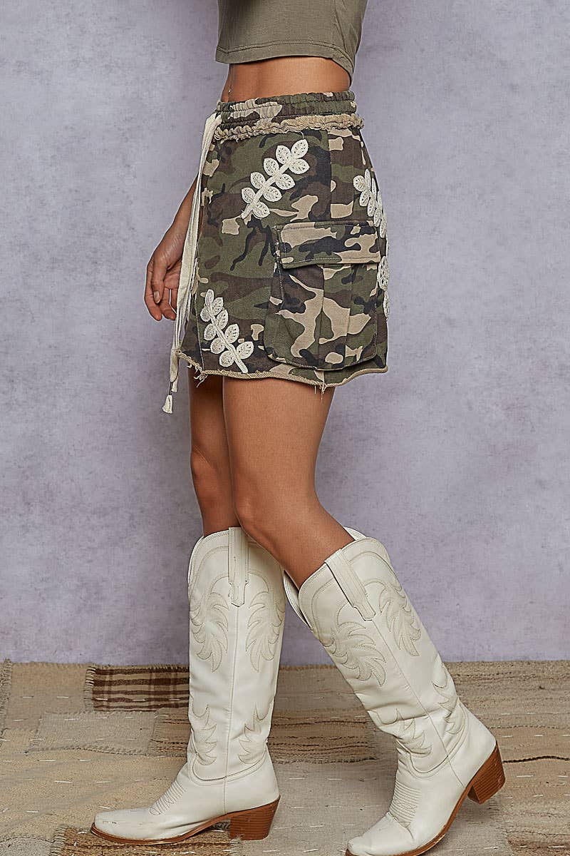 Camo printed exaggerated cargo pockets crochet mini skirt