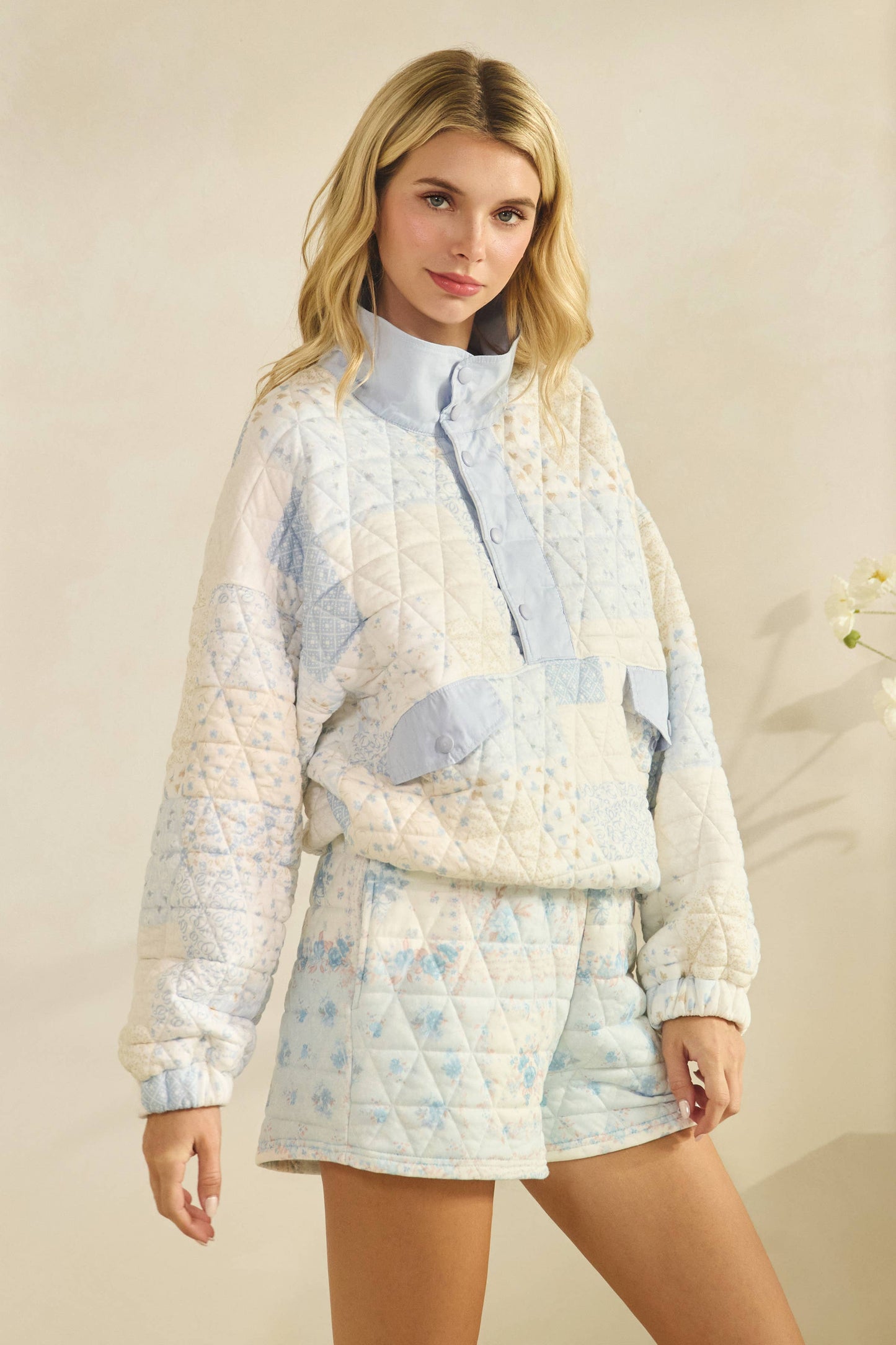 Floral textured lounge shorts