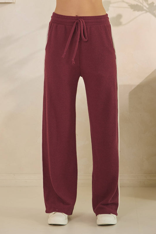 CONTRAST LINE ON THE SIDE STRAIGHT BOTTOMS