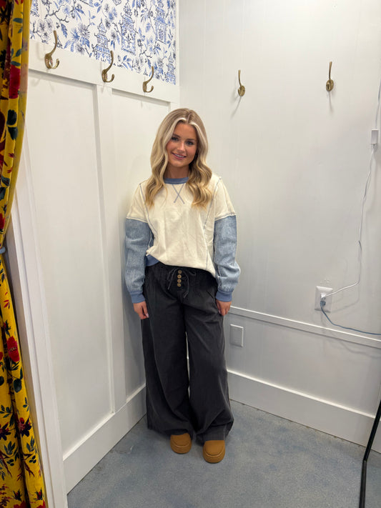 MIX MEDIA DENIM SLEEVE KNIT TOP