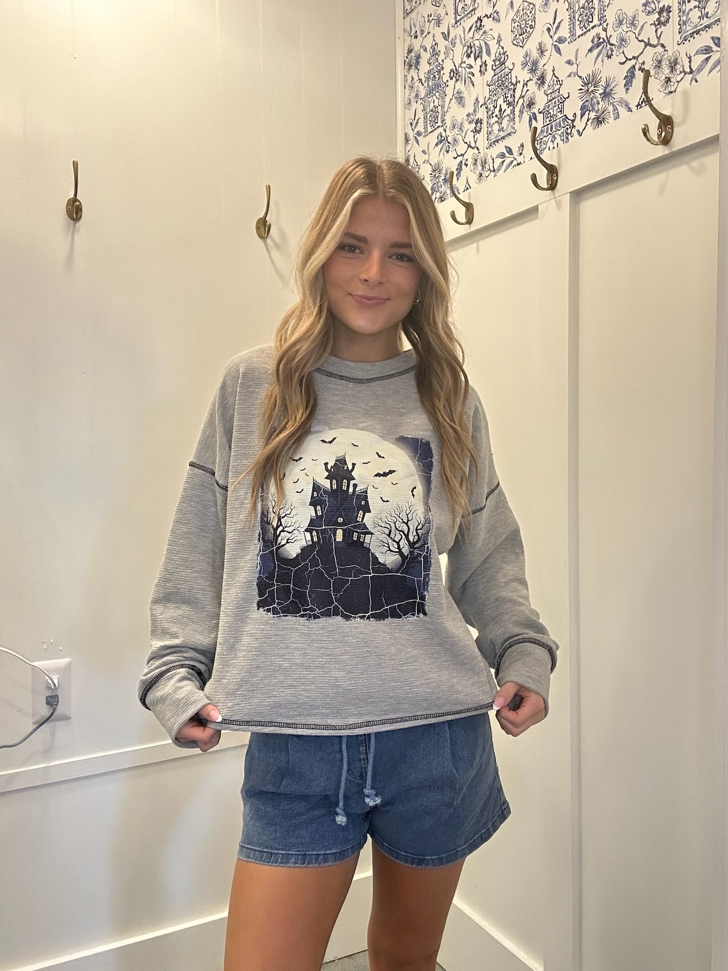 Oversized Crew Neck Top with Haunted House Halloween Print