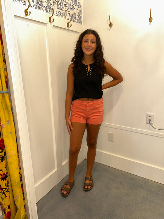 MID RISE RAW CUT HEM SHORTS
