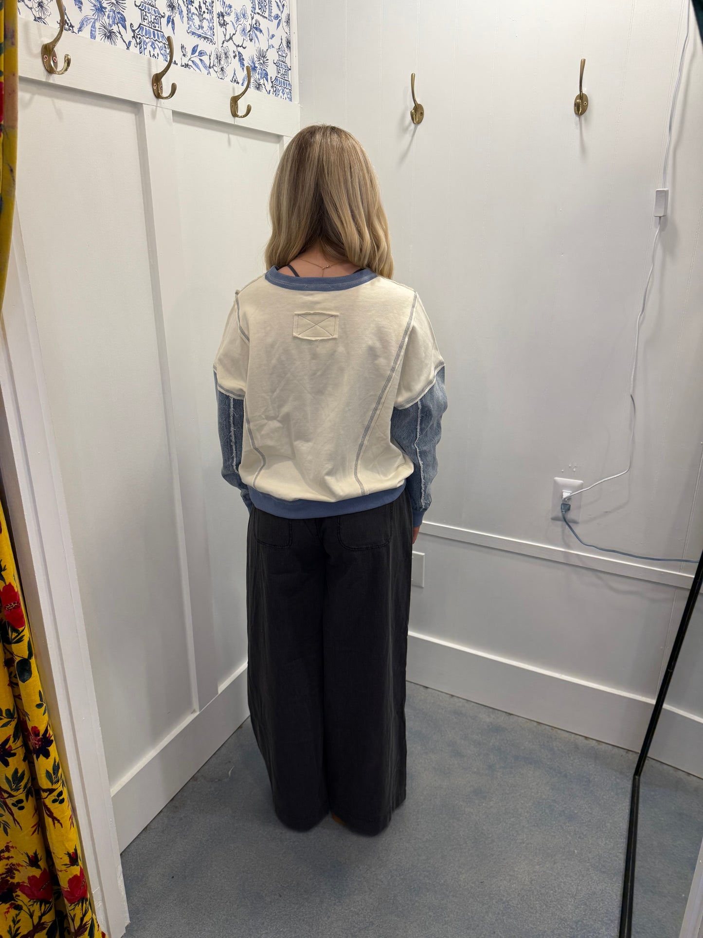 MIX MEDIA DENIM SLEEVE KNIT TOP