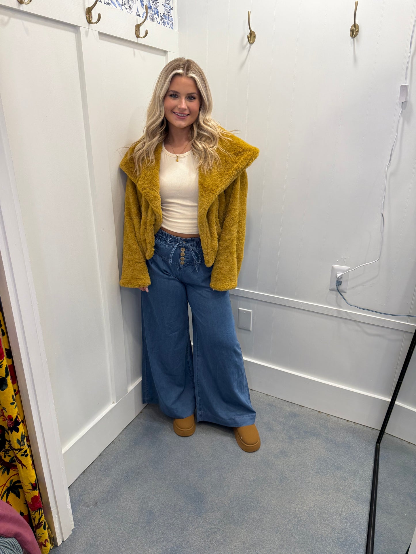 FAUX FUR SNAP CLOSURE ELASTIC WAIST LONGSLEEVE JACKET