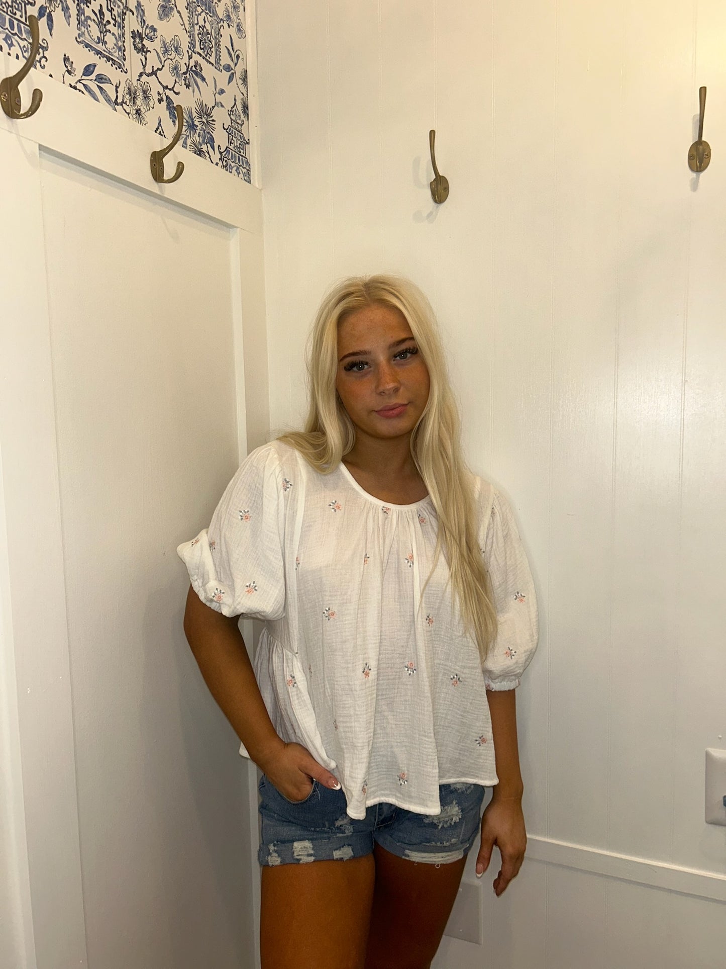Embroidered Puff Sleeve Double Gauze Top
