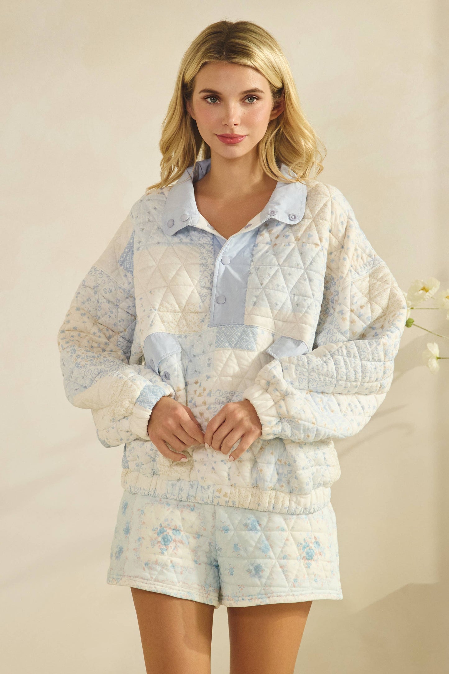 Floral textured lounge shorts