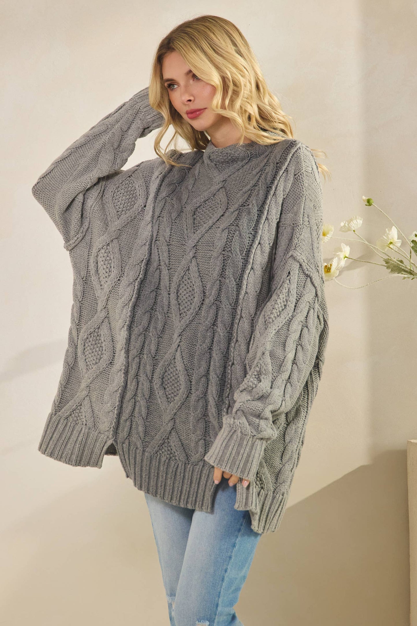 OVERSIZED KNIT DESIGN L/S ROUND NECK SWEATER