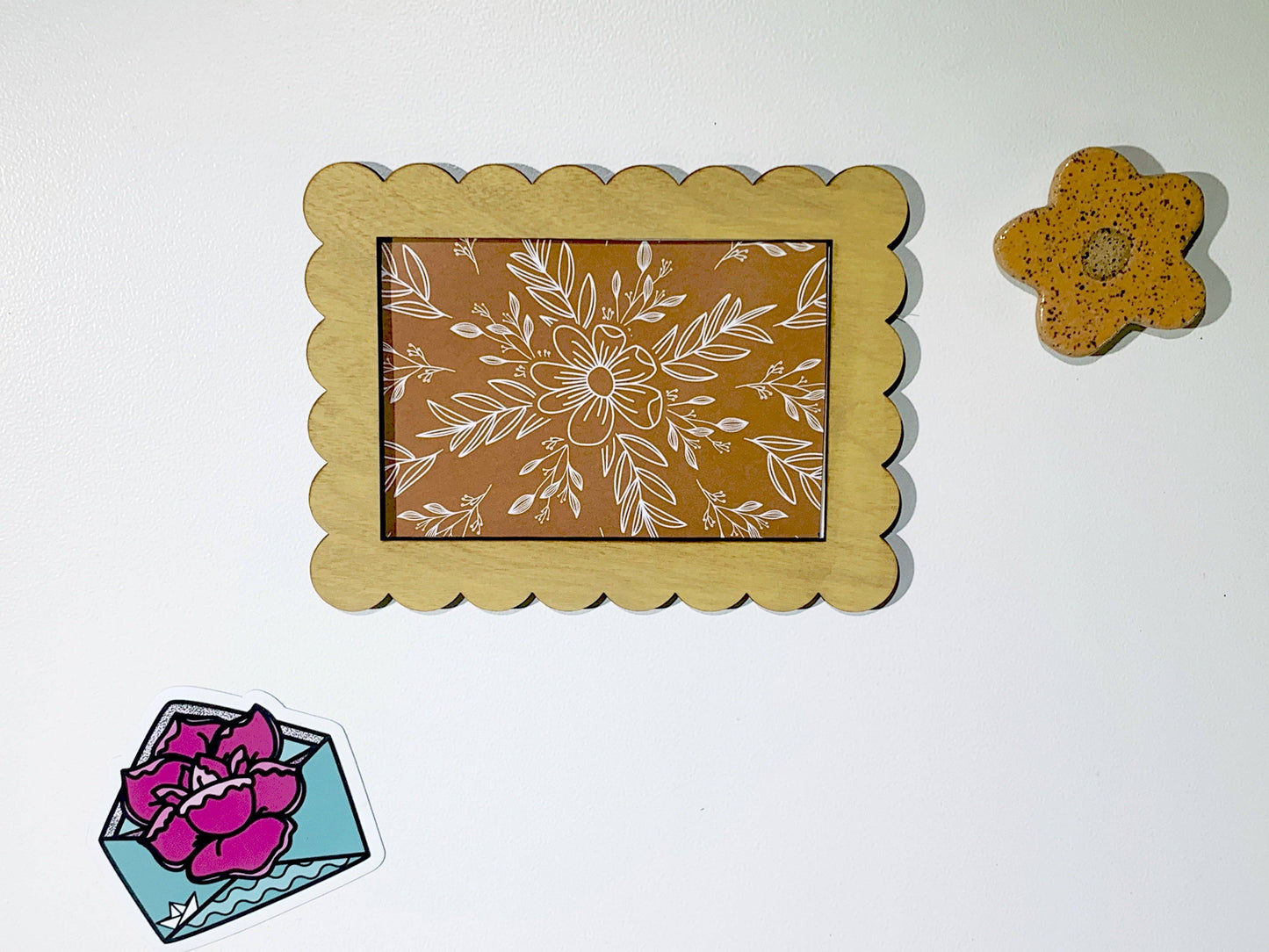 Wooden Scallop Magnet Frames